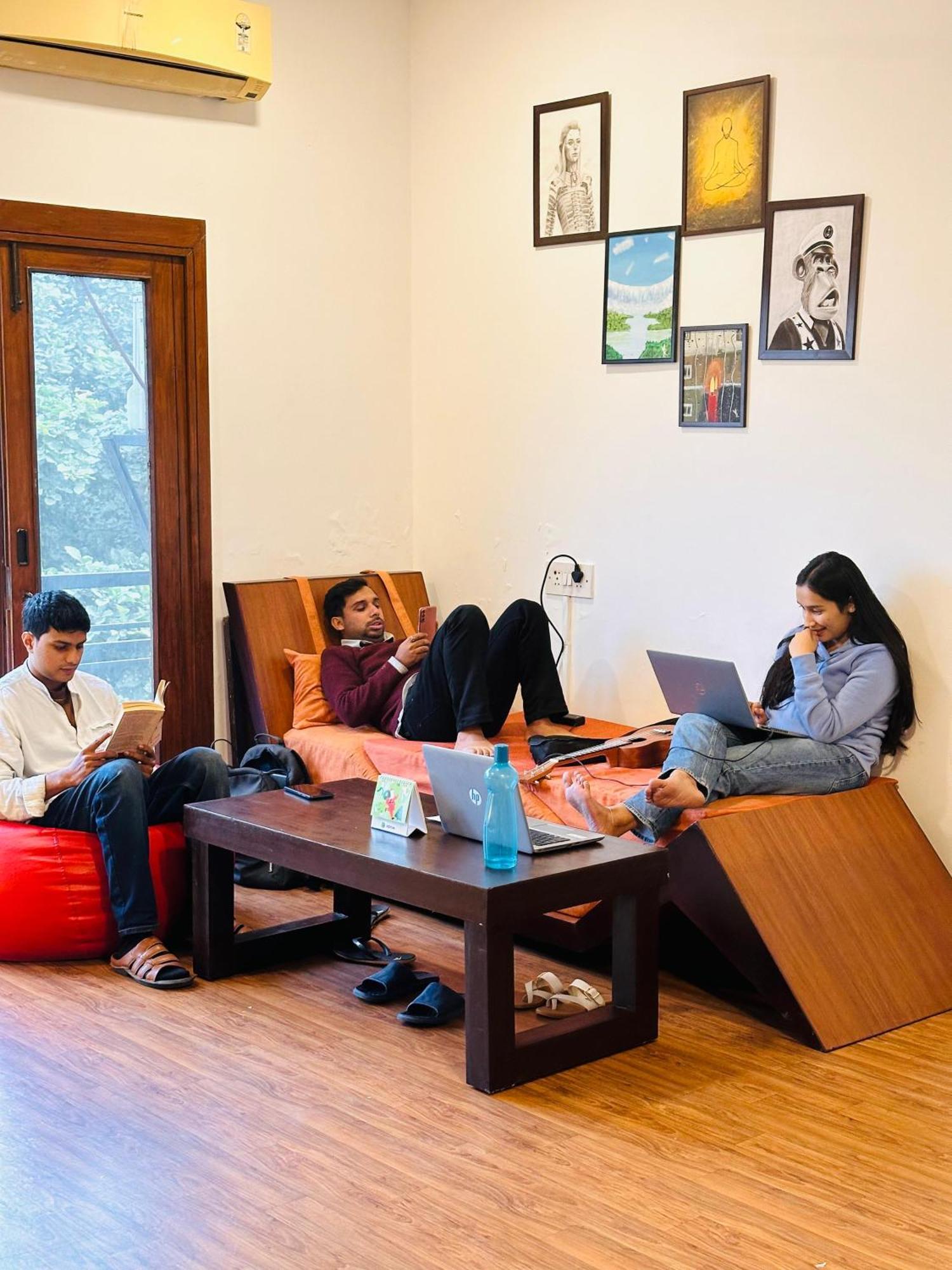A Sleepy Fox Hostel New Delhi Exterior photo